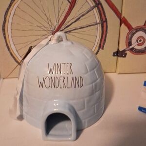 NWT RAE DUNN winter  wonderland bird feeder. Blue. Great gift idea